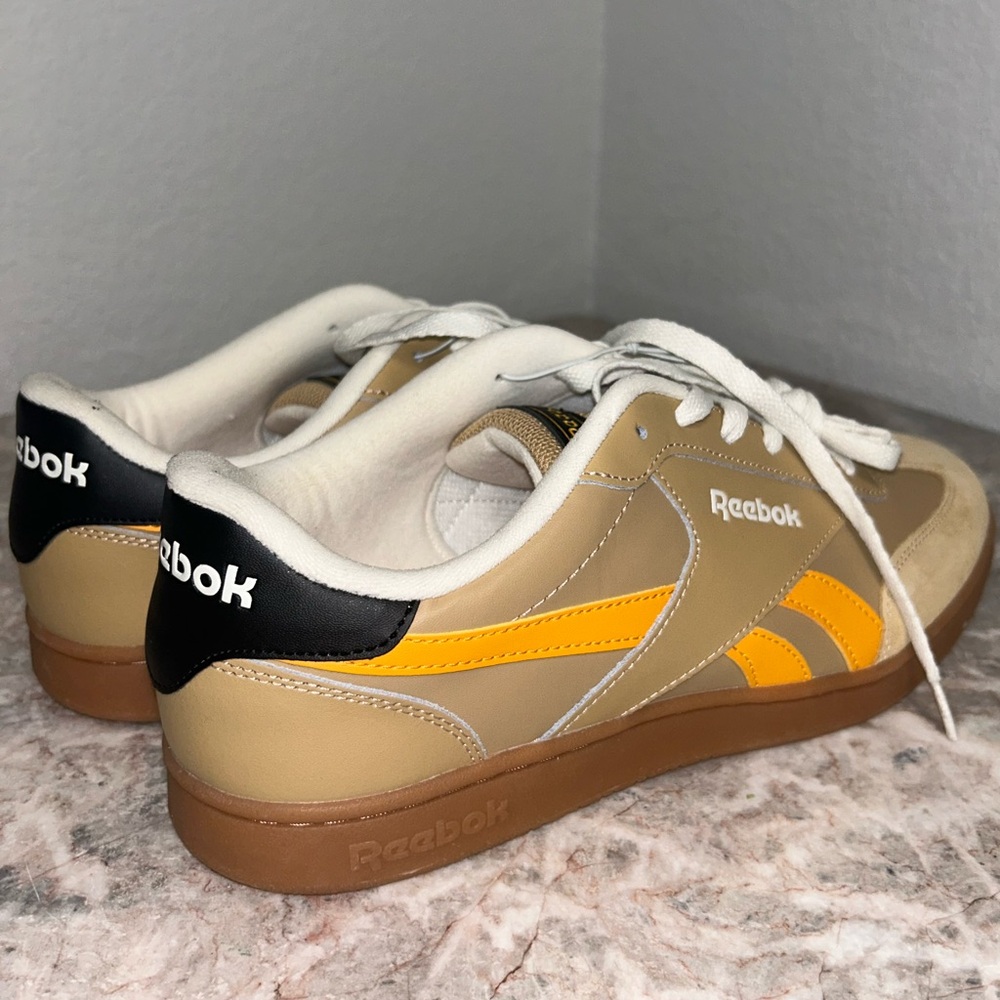 Reebok Sneakers
